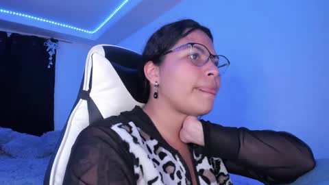 Snapshot of ladybrown_16 chatting on December 15, 2:08 am Lady online show from December 15, 2:08 am
