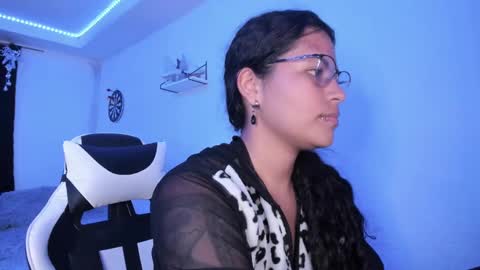 Snapshot of ladybrown_16 chatting on December 15, 5:13 am Lady online show from December 15, 5:13 am