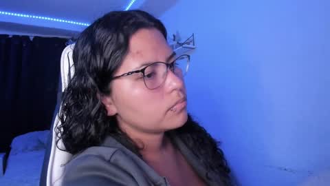 Snapshot of ladybrown_16 chatting on December 17, 4:45 am Lady online show from December 17, 4:45 am