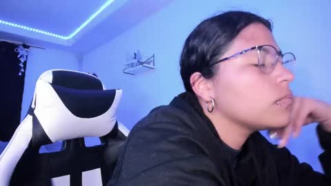 Snapshot of ladybrown_16 chatting on December 23, 12:35 am Lady online show from December 23, 12:35 am