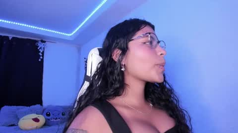 Snapshot of ladybrown_16 chatting on December 25, 5:58 am Lady online show from December 25, 5:58 am