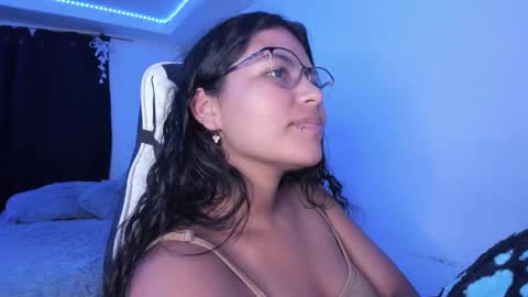 Snapshot of ladybrown_16 chatting on December 26, 6:52 am Lady online show from December 26, 6:52 am