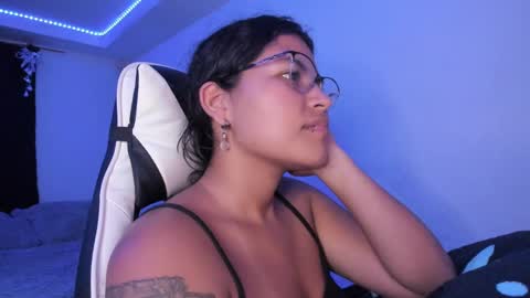 Snapshot of ladybrown_16 chatting on December 27, 8:02 am Lady online show from December 27, 8:02 am