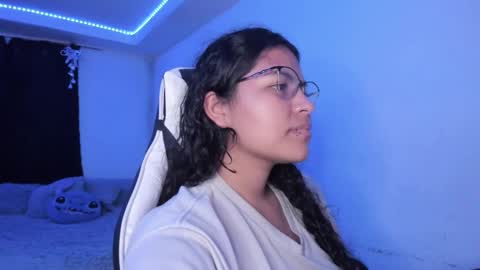Snapshot of ladybrown_16 chatting on December 29, 12:30 am Lady online show from December 29, 12:30 am