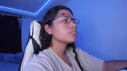 Snapshot of ladybrown_16 chatting on December 29, 4:05 am Lady online show from December 29, 4:05 am