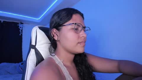Snapshot of ladybrown_16 chatting on December 30, 3:03 am Lady online show from December 30, 3:03 am