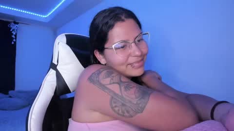 Snapshot of ladybrown_16 chatting on January 16, 7:49 am Lady online show from January 16, 7:49 am