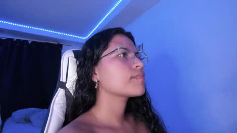Snapshot of ladybrown_16 chatting on January 21, 6:11 am Lady online show from January 21, 6:11 am