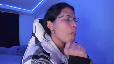 Snapshot of ladybrown_16 chatting on January 22, 1:10 am Lady online show from January 22, 1:10 am