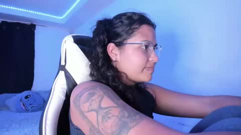 Snapshot of ladybrown_16 chatting on January 25, 2:58 am Lady online show from January 25, 2:58 am