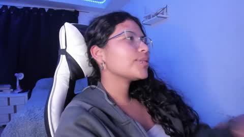 Snapshot of ladybrown_16 chatting on February 2, 9:30 am Lady online show from February 2, 9:30 am