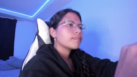 Snapshot of ladybrown_16 chatting on March 1, 3:32 am Lady online show from March 1, 3:32 am