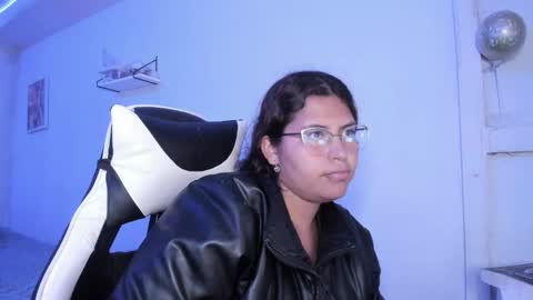 Snapshot of ladybrown_16 chatting on September 11, 2:33 am Lady online show from September 11, 2:33 am