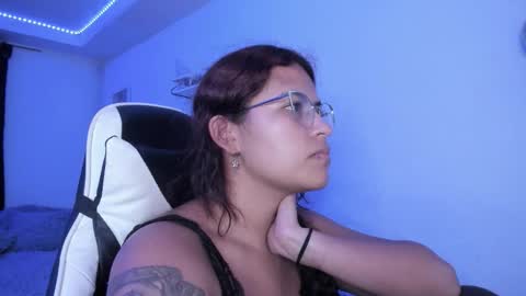 Snapshot of ladybrown_16 chatting on September 24, 5:00 am Lady online show from September 24, 5:00 am