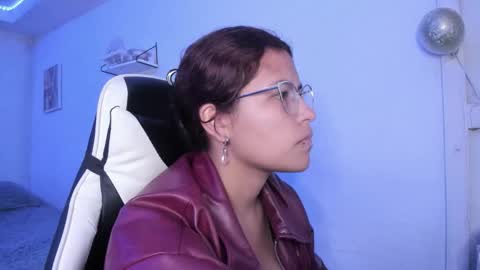 Snapshot of ladybrown_16 chatting on October 2, 2:18 am Lady online show from October 2, 2:18 am