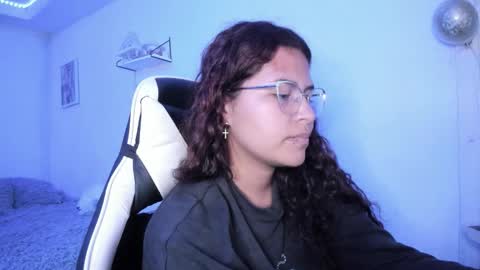 Snapshot of ladybrown_16 chatting on October 3, 5:04 am Lady online show from October 3, 5:04 am