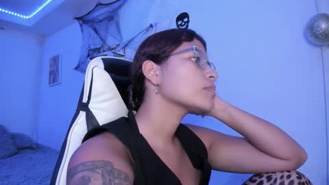 Snapshot of ladybrown_16 chatting on October 9, 2:42 am Lady online show from October 9, 2:42 am
