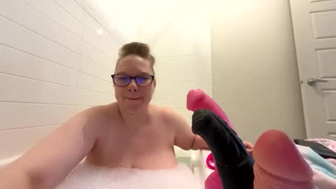 Snapshot of ladycherielynn chatting on April 18, 2:32 pm LadyCherieLynn online show from April 18, 2:32 pm