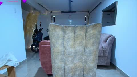 Hello im lady nice to meet you  online show from November 10, 7:13 pm