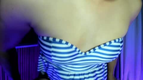 Snapshot of ladyfox_95 chatting on June 29, 12:27 pm ask me online show from June 29, 12:27 pm