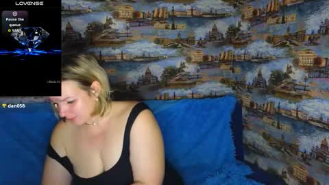 Snapshot of ladylucky_ chatting on October 24, 2:08 am ladylucky_ online show from October 24, 2:08 am