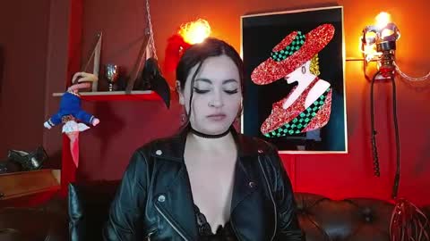 ladylunatikka online show from March 7, 10:40 pm