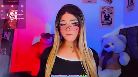 Snapshot of ladynoah chatting on February 8, 11:52 pm Noah Smith online show from February 8, 11:52 pm