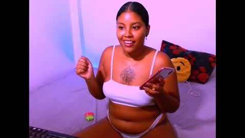 Snapshot of ladypussy69779756 chatting on December 20, 5:58 am laura online show from December 20, 5:58 am