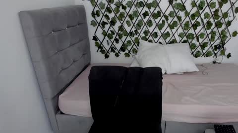 Snapshot of ladysexy_hot19 chatting on January 14, 12:03 pm Ladysexy hot19 online show from January 14, 12:03 pm