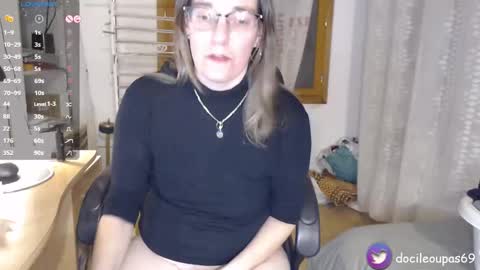 Lea online show from December 10, 5:44 pm