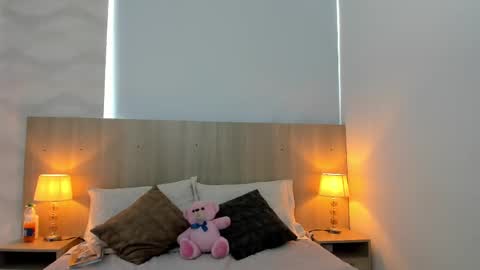 Snapshot of laia_cruz chatting on October 31, 7:37 pm Laia Cruz online show from October 31, 7:37 pm