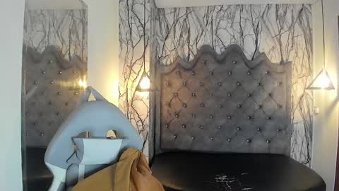 Laia online show from December 6, 12:05 pm