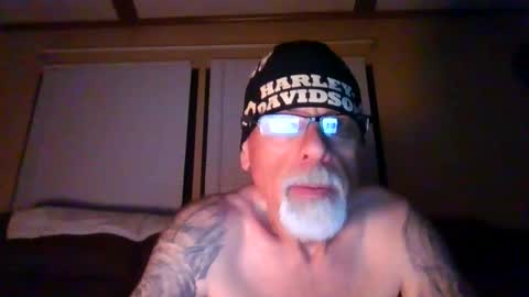 Snapshot of laidbackluxury chatting on May 17, 2:53 am laidbackluxury online show from May 17, 2:53 am