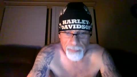 Snapshot of laidbackluxury chatting on May 18, 4:07 am laidbackluxury online show from May 18, 4:07 am