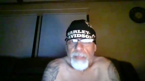 Snapshot of laidbackluxury chatting on May 30, 8:00 am laidbackluxury online show from May 30, 8:00 am