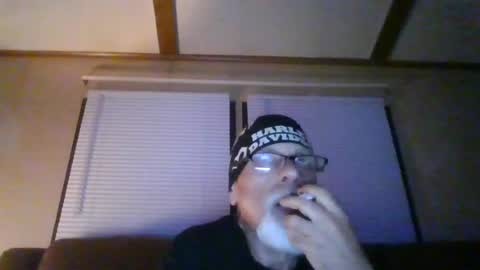 Snapshot of laidbackluxury chatting on June 23, 3:48 am laidbackluxury online show from June 23, 3:48 am