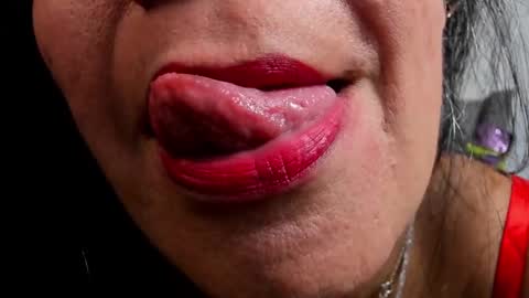 Lailacastillo online show from December 5, 10:44 am
