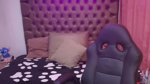 Camila online show from November 19, 4:45 am