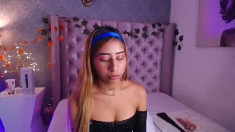 Laila Stilwills online show from November 5, 1:38 am