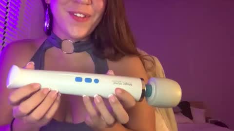 Snapshot of laineylifts chatting on January 6, 3:21 am Lainey online show from January 6, 3:21 am