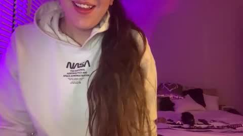 Snapshot of laineylifts chatting on January 16, 4:16 am Lainey online show from January 16, 4:16 am