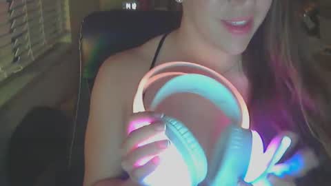 Snapshot of laineylifts chatting on March 22, 4:49 am Lainey online show from March 22, 4:49 am