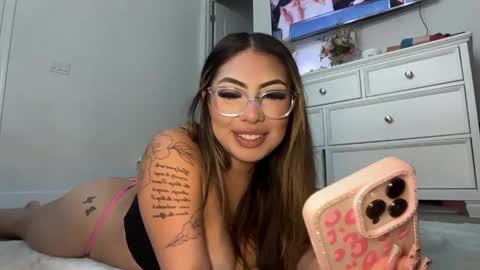 Snapshot of lalaxxo chatting on April 30, 3:57 am lalaxxo online show from April 30, 3:57 am