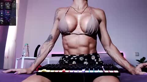 Lola online show from July 8, 6:01 pm