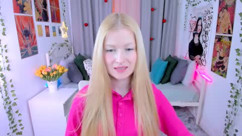 Snapshot of laly_peach chatting on December 13, 11:13 am Laly online show from December 13, 11:13 am