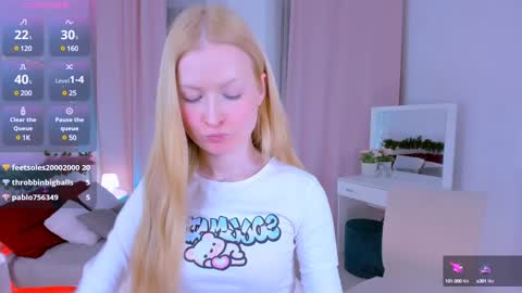 Snapshot of laly_peach chatting on December 21, 7:27 pm Laly online show from December 21, 7:27 pm