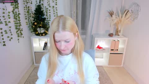 Snapshot of laly_peach chatting on January 9, 4:39 pm Laly online show from January 9, 4:39 pm