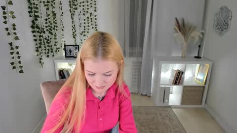 Snapshot of laly_peach chatting on November 17, 4:46 pm Laly online show from November 17, 4:46 pm