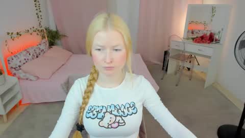 Laly online show from June 2, 11:01 am