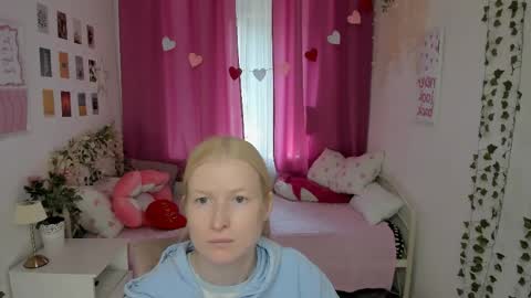 Laly online show from June 8, 11:10 am